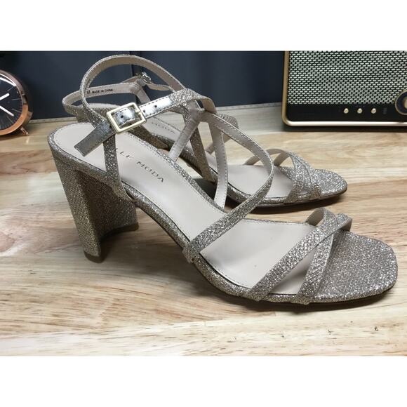 Pelle Moda Sandals Womens 7.5M Silver Glitter Open Toe Block Heel Buckle Closure - Picture 2 of 8